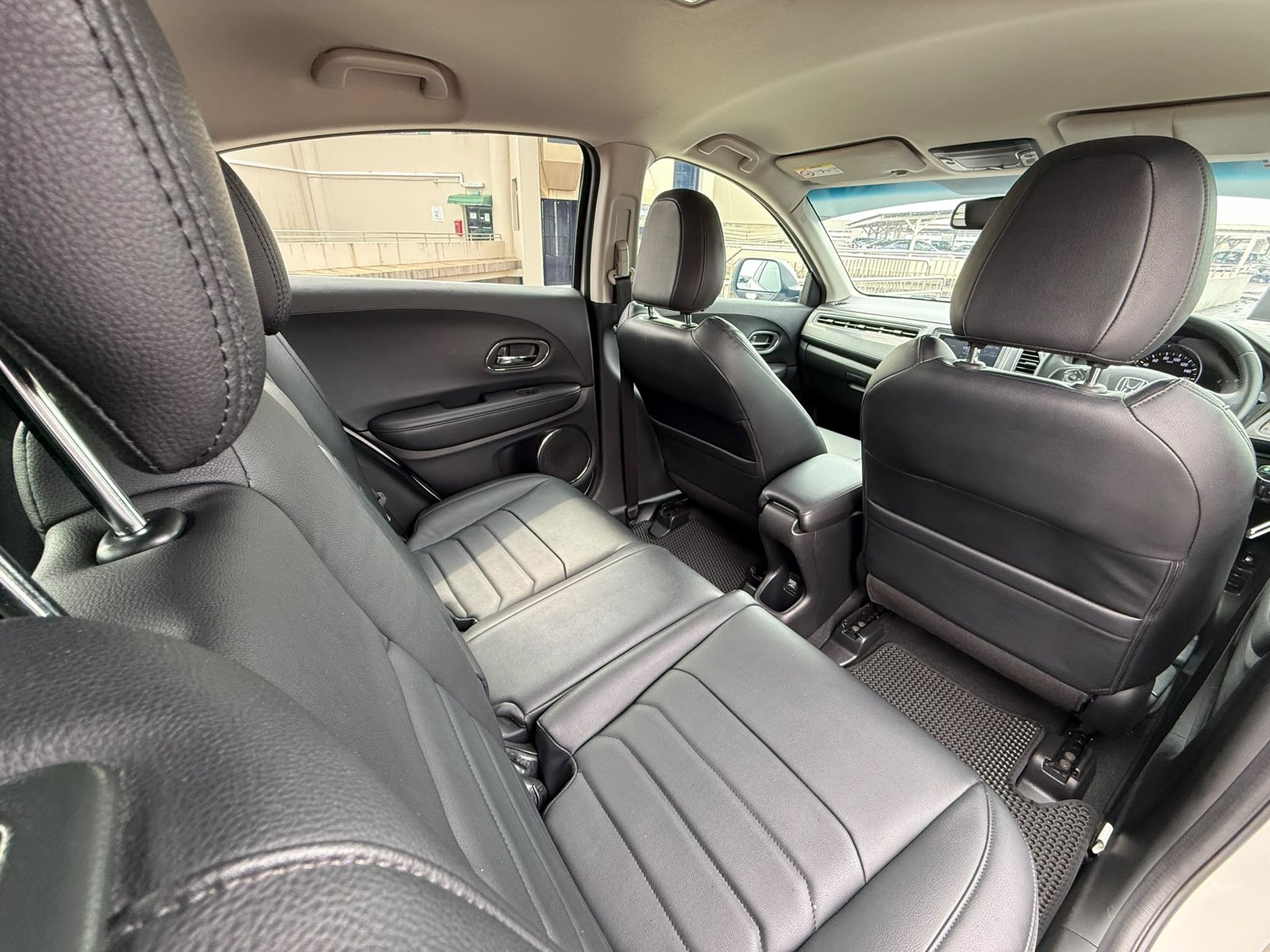 Honda Vezel 1.5 X photo 8